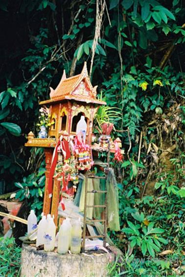 19 Thailand 2002 F1020001 Khao Lak Geisterhaus_478